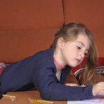 Niña dibujando