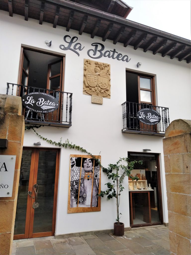 Restaurante la Batea sobre tienda de bisutería