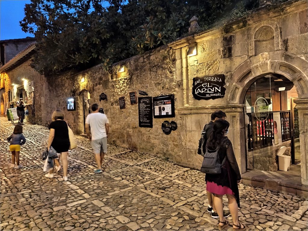 Bar Terraza el Jardín del Marqués en Santillana del Mar