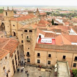 Cáceres: Palacio de los Golfines y plaza de San Jorge