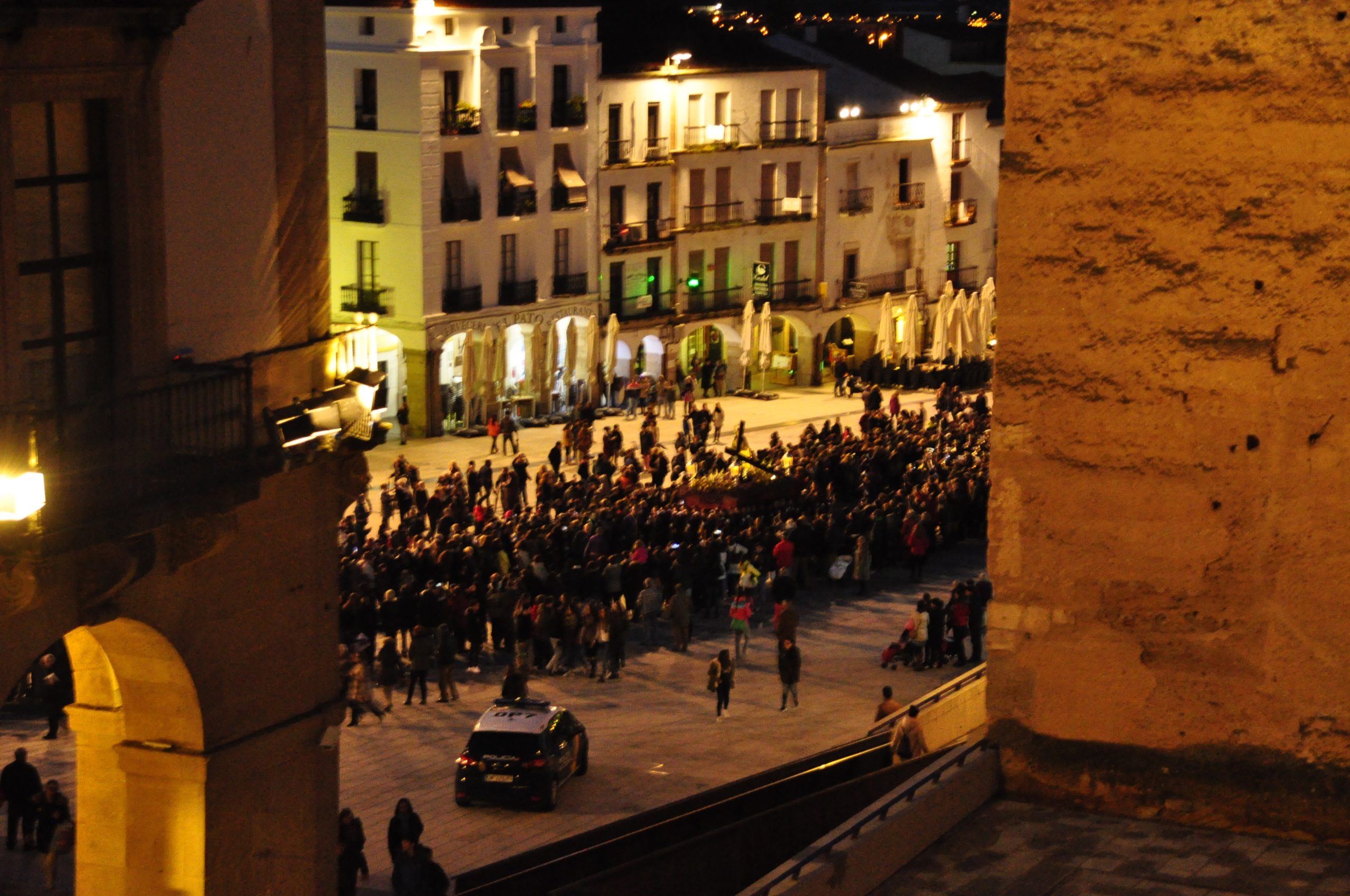 Procesión nocturna en Plaza Mayor