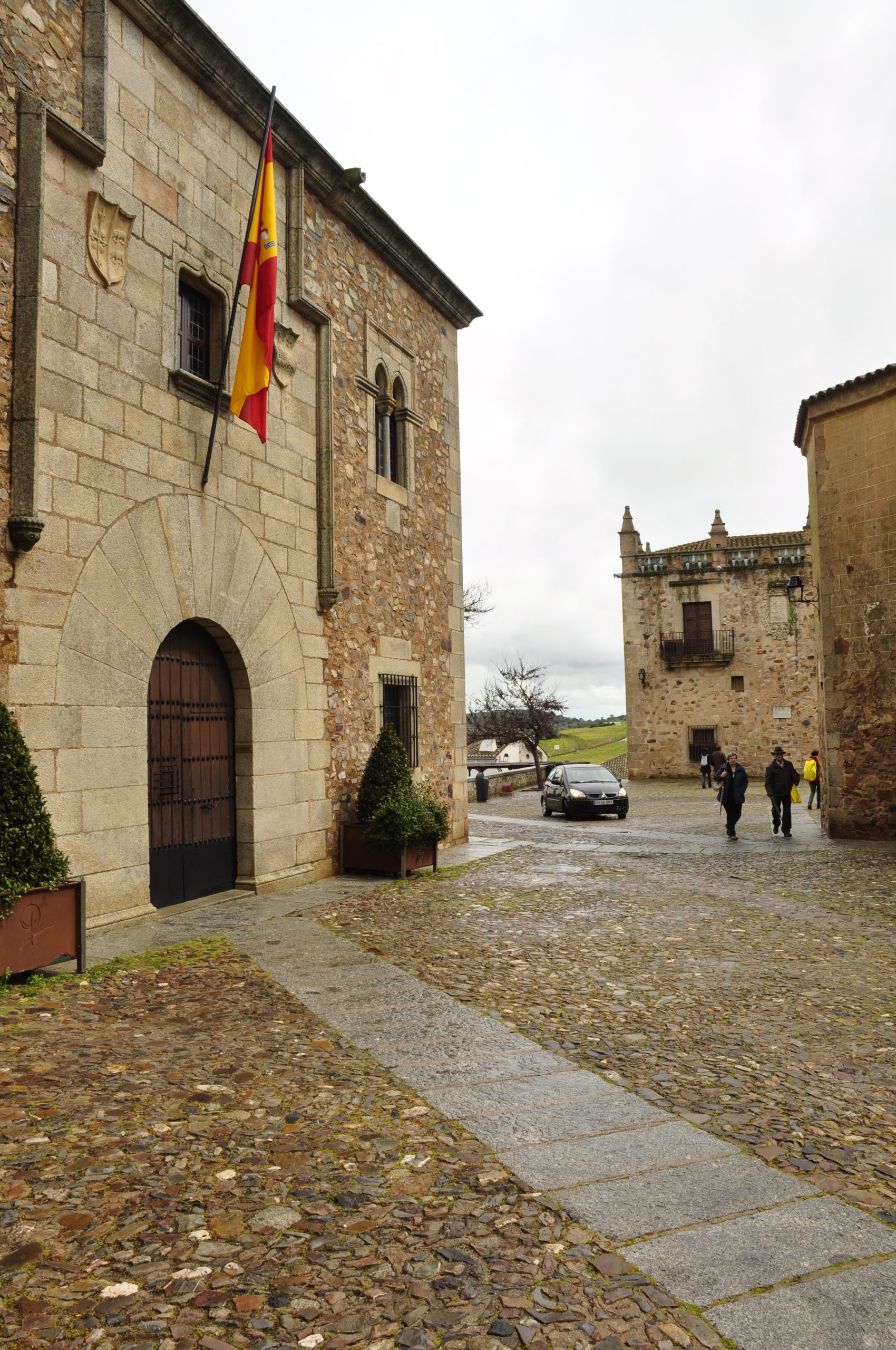 Palacio de Cáceres-Ovando y plaza de las Veletas